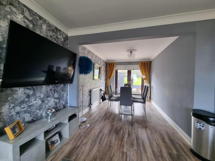 Spacious House City Skyline And Mountain Views Close Too Belfast Centre And Airports Free Parking Exterior photo